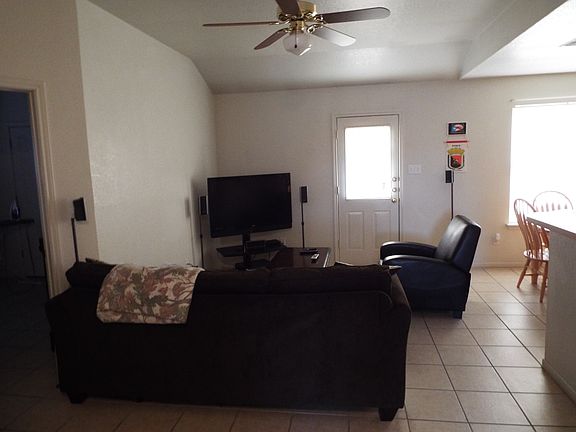 4th image of 805 N 1st St
