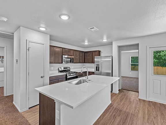 5th image of 2116 Heritage Meadow Ln
