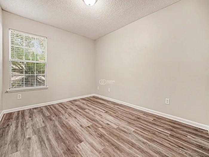 1664 Hudderfield Cir W — Photo 12