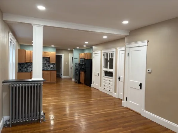 305 Belgrade Ave APT 2R, Boston, MA 02131