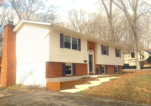 30 Colonial Cir Photo 1