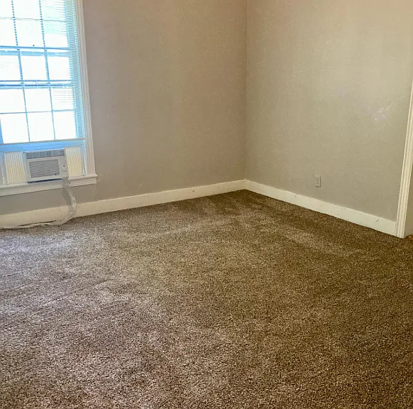 420 N McLemore Ave — Photo 9