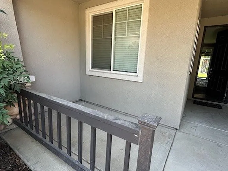 2777 Hoyt Ave — Photo 3