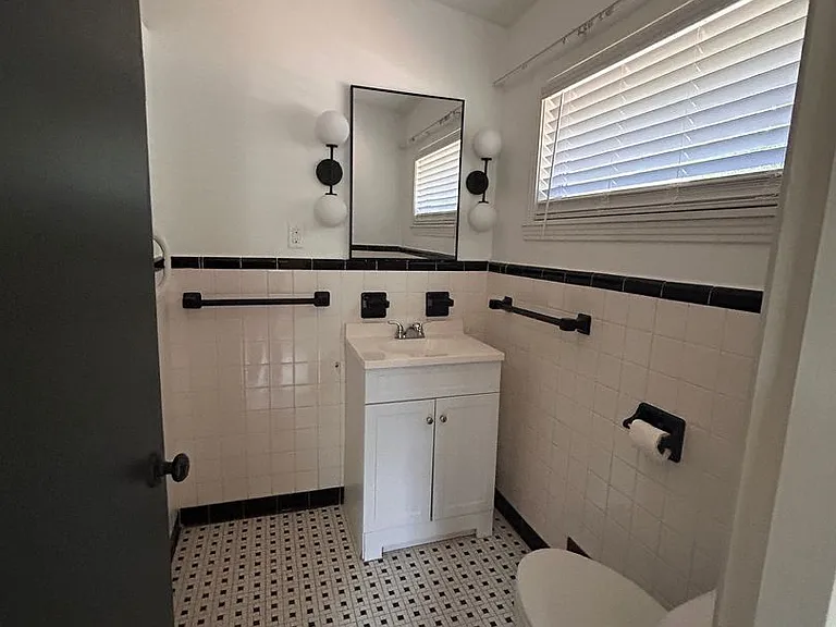 271 Lakeside Dr — Photo 4