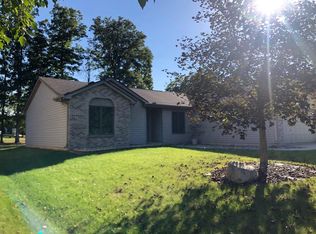 9217 Whispering Woods Dr, Fort Wayne, IN 46804