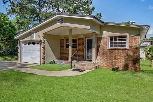 3 bed, 1.0 bath, 1176 sqft, $1,495 — Photo 2