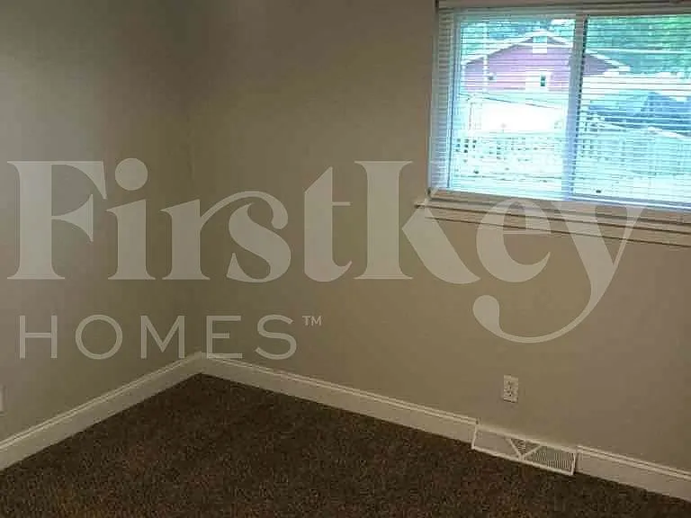 5044 N Bellaire Ave — Photo 7