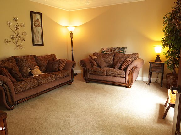 5th image of 361 Cain Dr