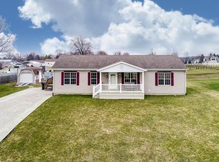 121 E Hillcrest Ct, Topeka, IN 46571