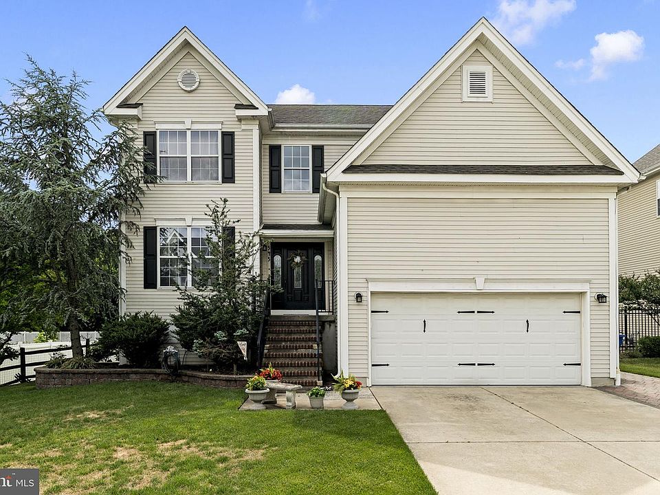 1st image of 545 Saxon Dr
