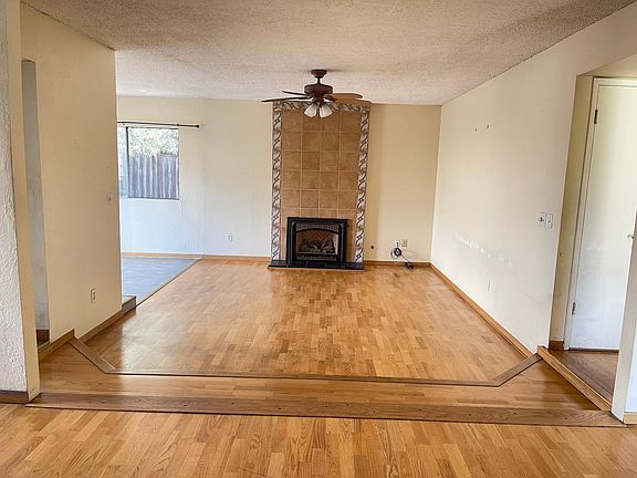4th image of 5090 Coco Palm Dr