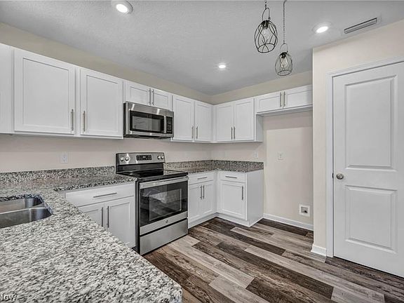 5th image of 189 Alexander Dr