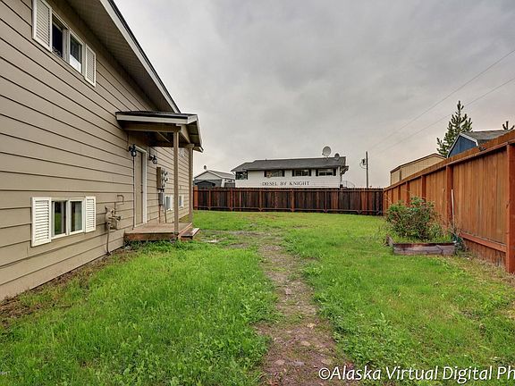 4th image of 16943 Hanson Dr