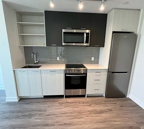3rd image of 2300 Saint Clair Ave W #523