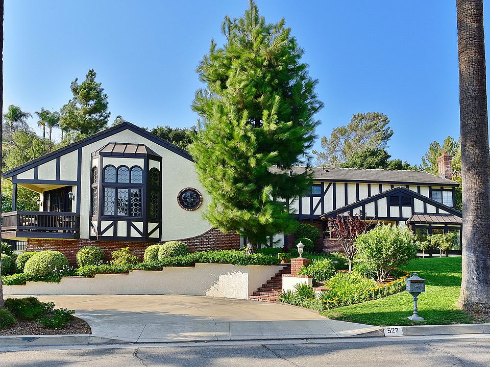 1st image of 527 E Palm Dr