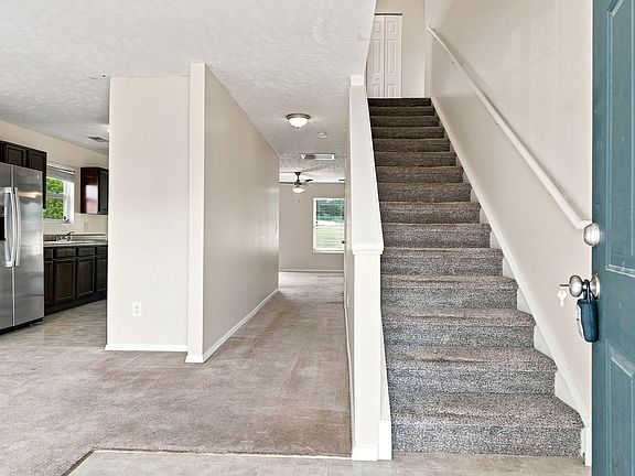5th image of 2834 Creekbend Dr