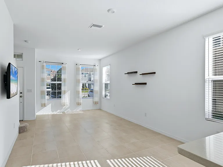 6135 Fairmont Ln — Photo 7