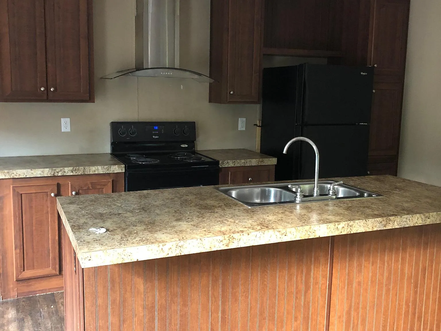 117 Elaine Dr — Photo 2