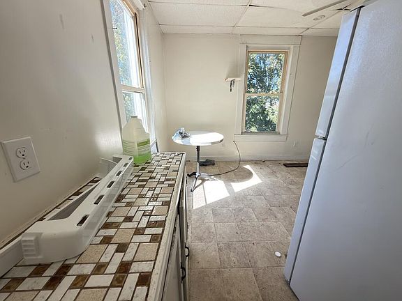 24th image of 401 Vernon St
