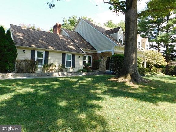 3rd image of 7001 Hamel Hill Ct