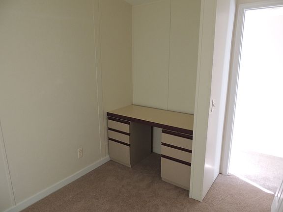 BEDROOM WITH DESK