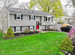 47 Long St, Warwick, RI 02886