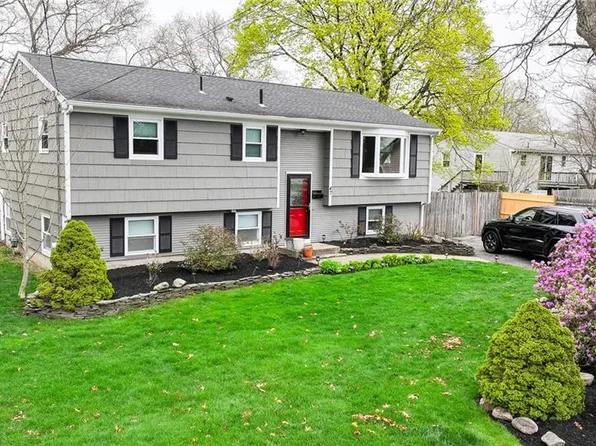 47 Long St, Warwick, RI 02886