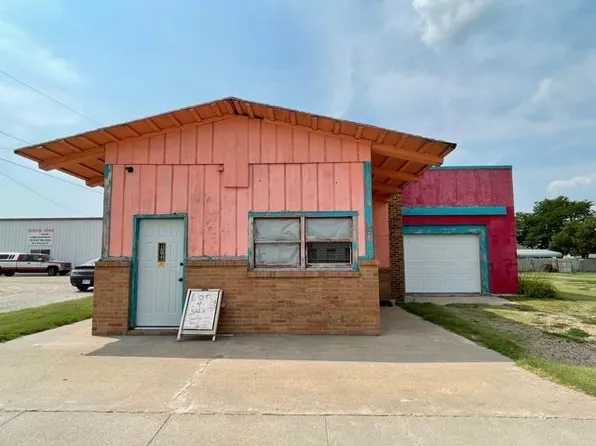 611 Barclay Ave, Wakeeney, KS 67672