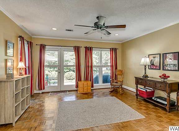3rd image of 2912 Manchester Cir
