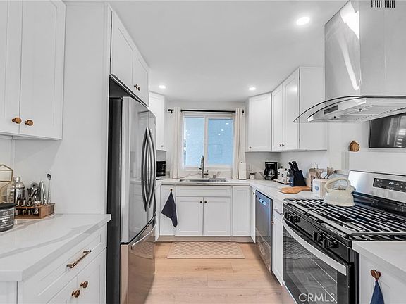 5th image of 651 E Hillcrest Dr