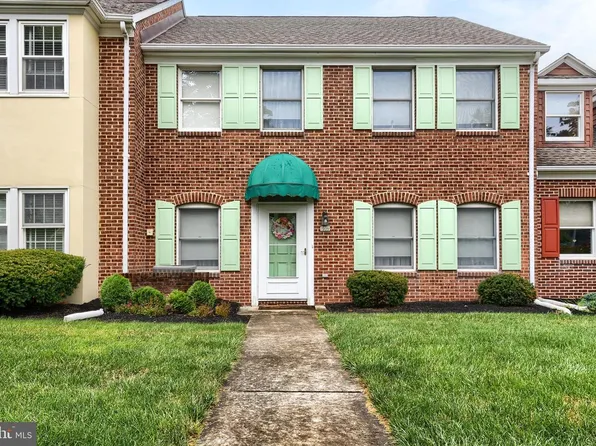 1202 White Birch Ln, Carlisle, PA 17013