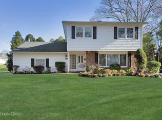 125 Harvard Dr, Plainview, NY 11803