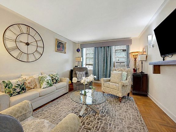 2nd image of 2166 Bronx Park E APT 1F