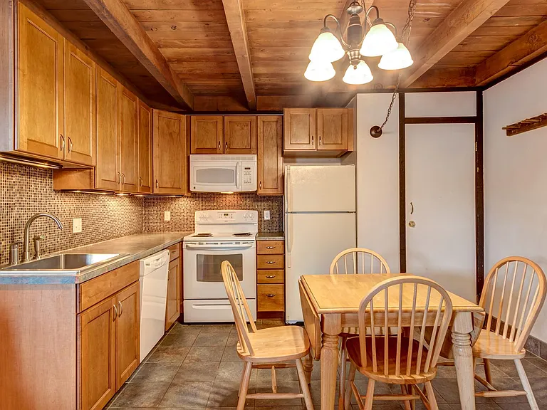 201-C Treehouse Lodge Pole Cir #201-2300 — Photo 6