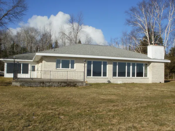 1740 Nicolet Dr, Cheboygan, MI 49721