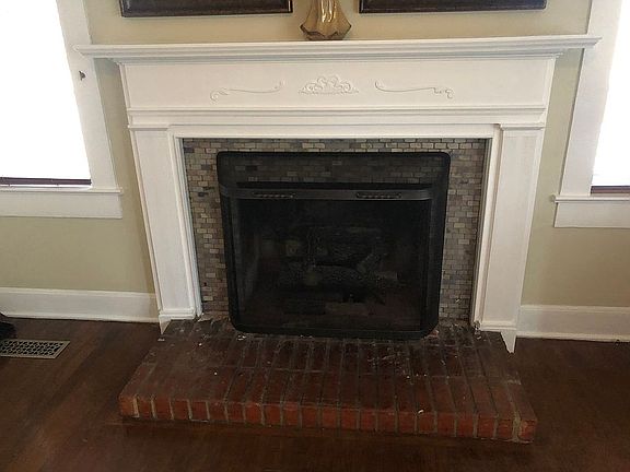 Gas fireplace