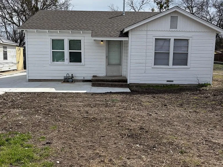 4302 Memorial Dr — Photo 1