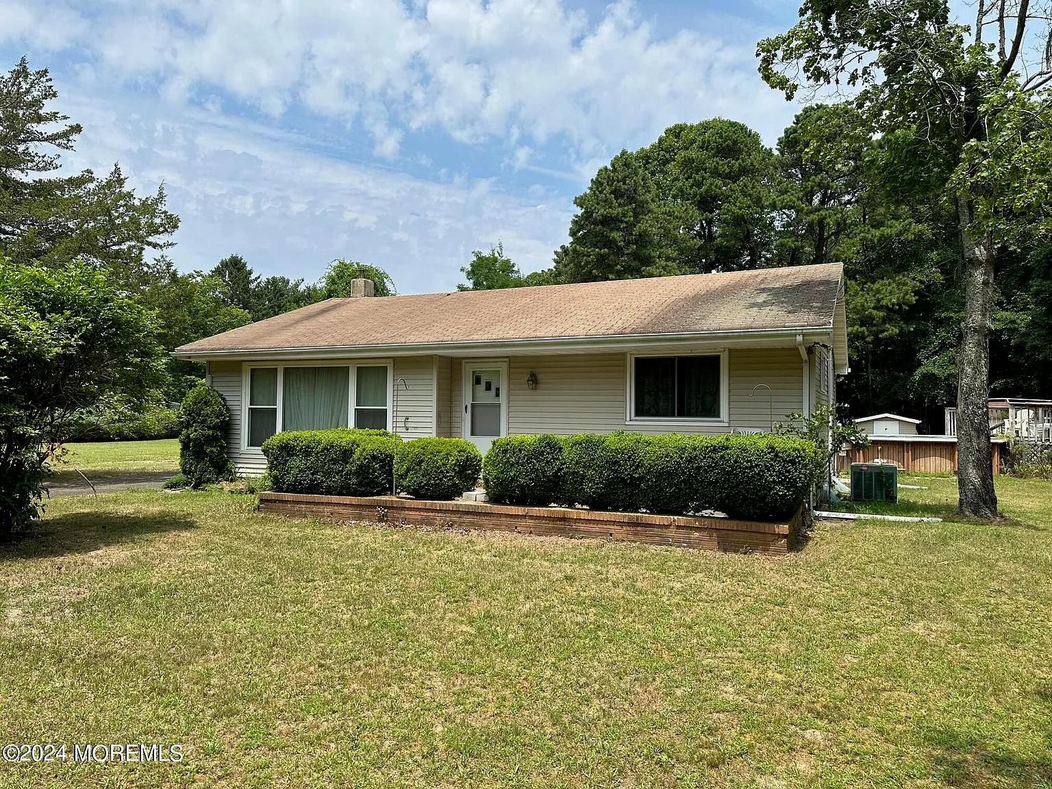 321 Locust Avenue photo 1