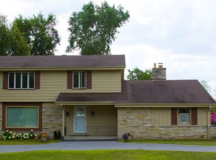 2415 W Plum Tree Ct, Mequon, WI 53092