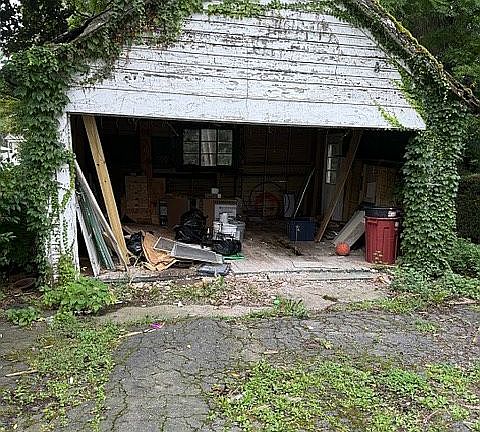4th image of 105 E Vaughn St