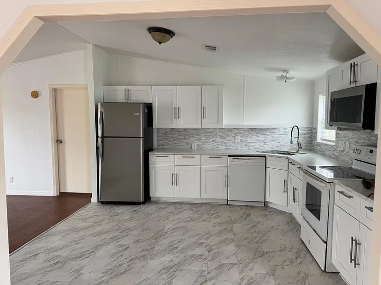 4441 Meadow Ridge Ave — Photo 3