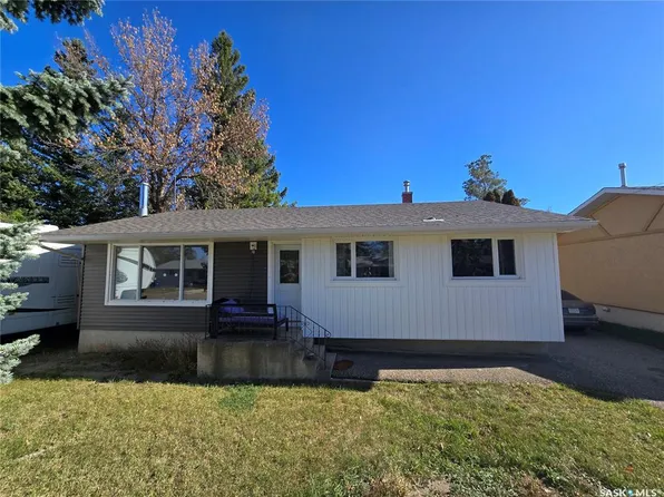 719 3rd STREET E, Assiniboia, SK S0H 0B0