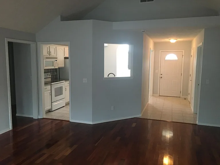 604 Ryleigh Cir — Photo 7
