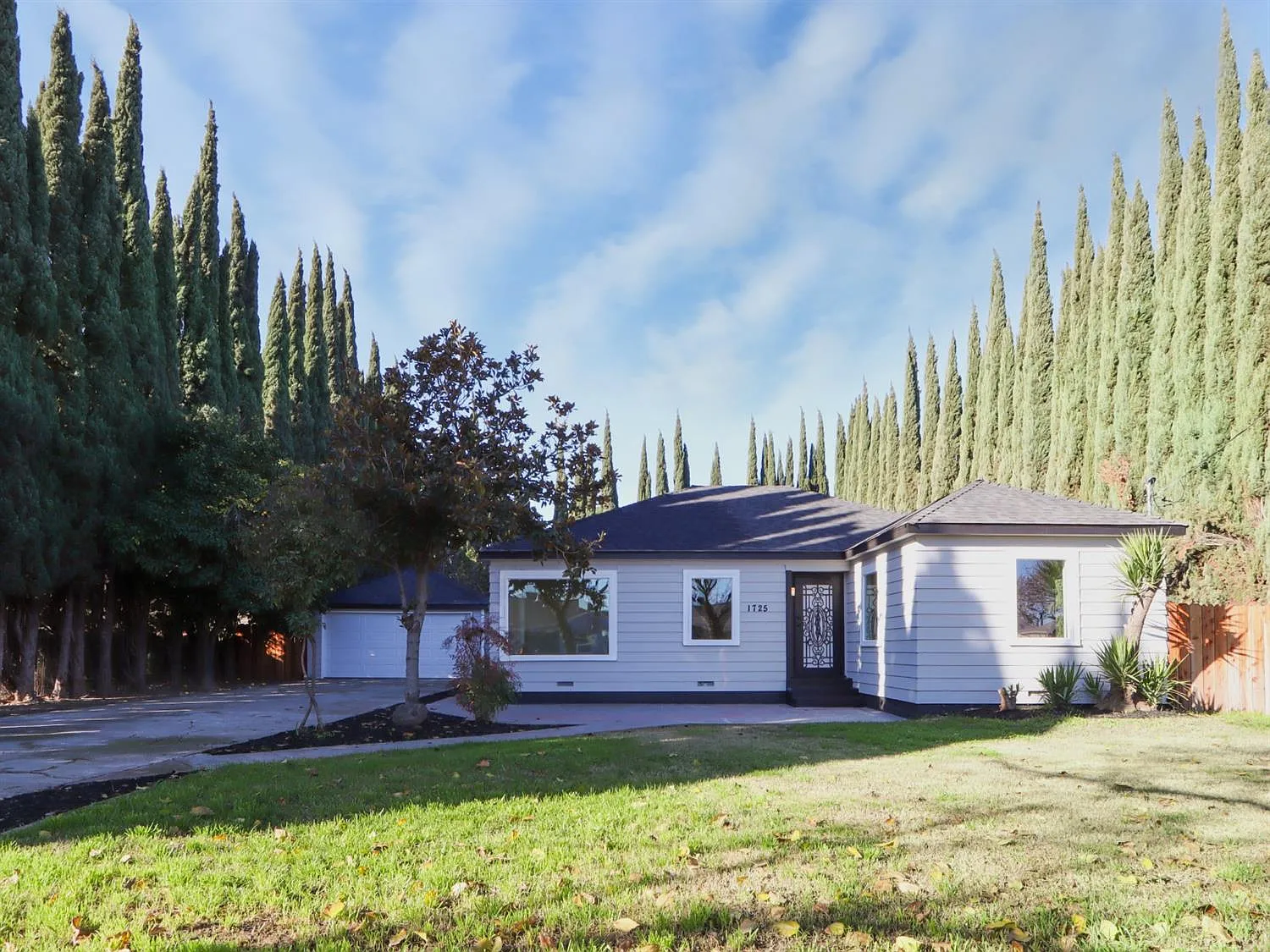 1725 Bessie Ave photo 1