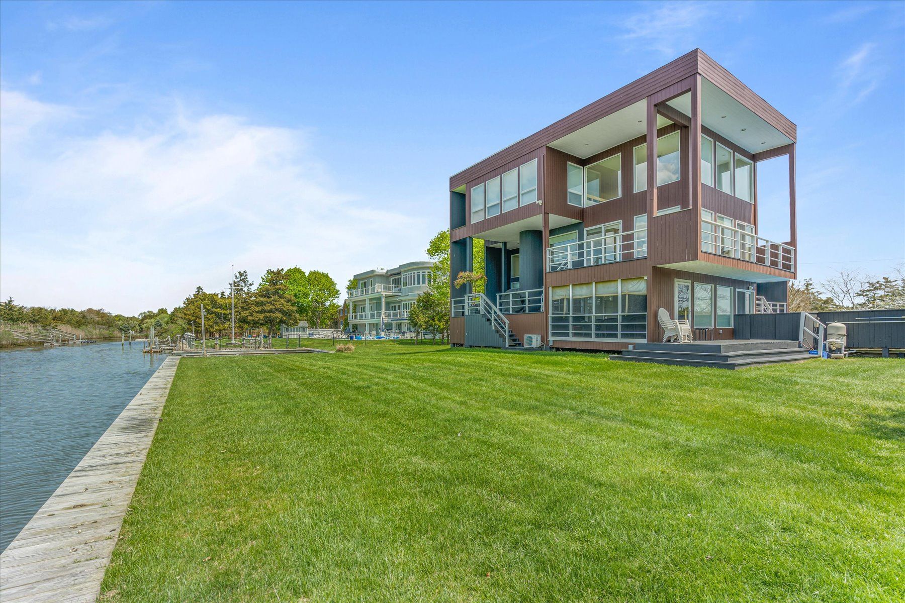 17 Sandpiper Ct, Westhampton, NY 11977 Out East