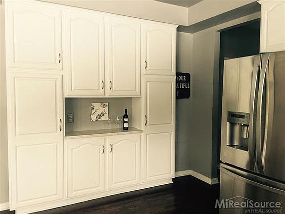 4th image of 213 Victoria Ct