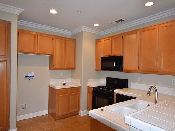5th image of 41980 Davenport Way Unit C
