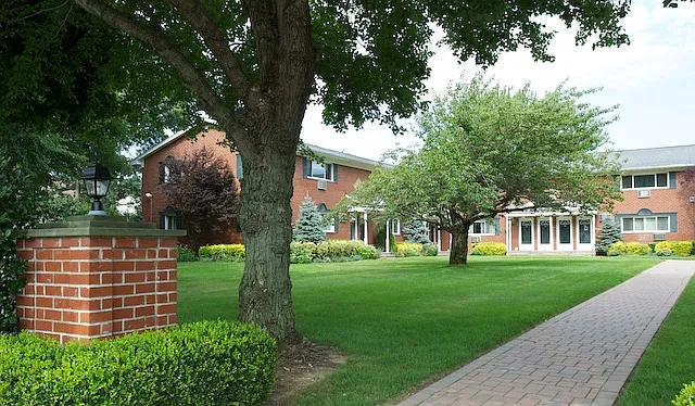 Fairfield Gardens At Port Jefferson — Photo 14