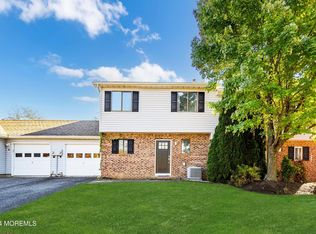 3 Tracey Ct, Howell, NJ 07731