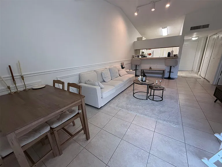 9919 Nob Hill Ct #9919 — Photo 2